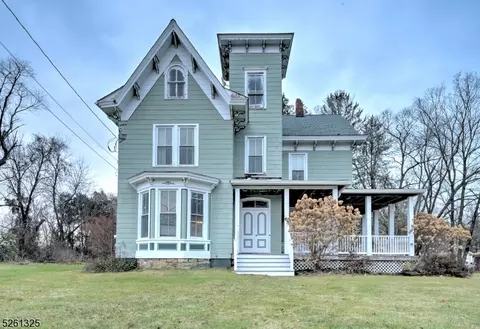 65 Vernon Ave, Hamburg, NJ 07419
