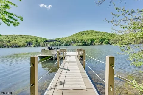 3 E Shore Rd, Bloomingdale, NJ 07403
