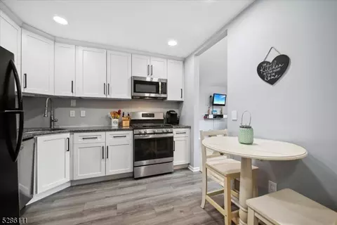 220 Potomac Dr, Basking Ridge, NJ 07920