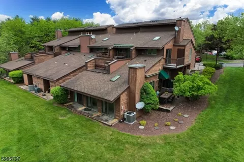 25 Highland Cir, Annandale, NJ 08801
