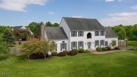 8 Homestead Pl, Flemington, NJ 08822