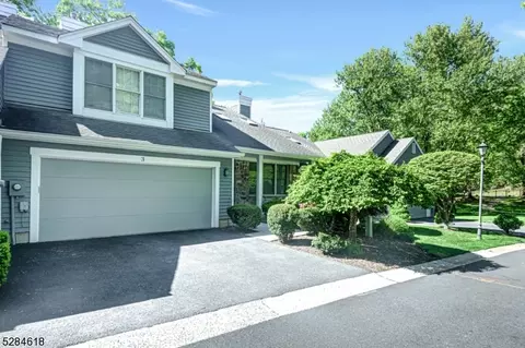 3 Wildflower Ln, Bedminster, NJ 07921