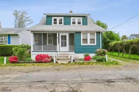 16 Gordon St, Aberdeen Twp, NJ 07721
