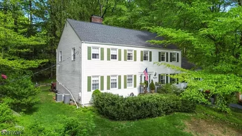 39 Harwich Rd, Morristown, NJ 07960