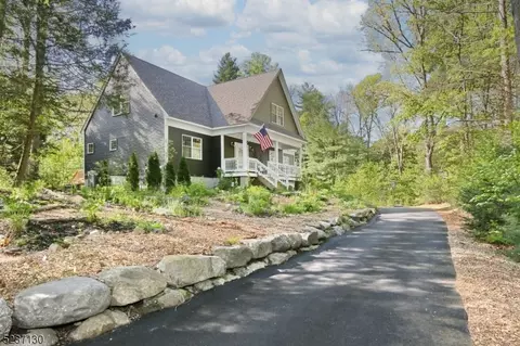 11 Virginia Ln, West Milford, NJ 07480