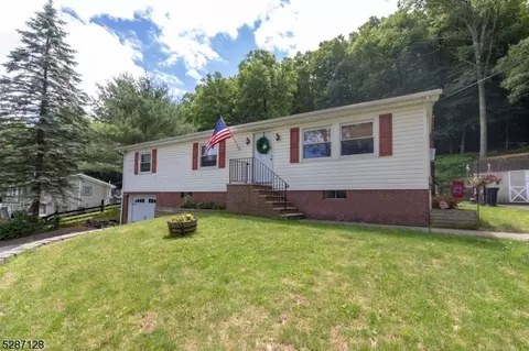114 Statesville Quarry Rd, Lafayette, NJ 07848