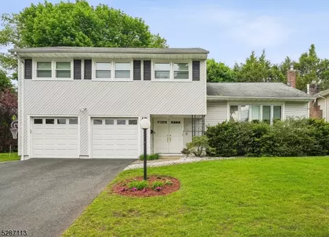 19 Gail Ct, Springfield, NJ 07081
