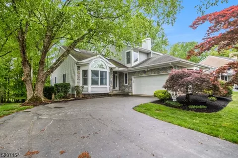 18 Lavender Dr, Princeton, NJ 08540