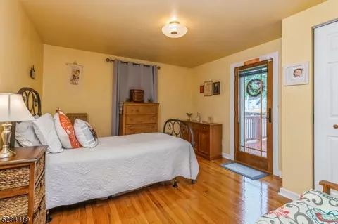 Bedroom - 426 3rd St, Dunellen, NJ 08812 photo 4 of 6