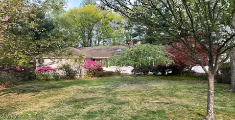114 Rose Ave, Woodcliff Lake, NJ 07677
