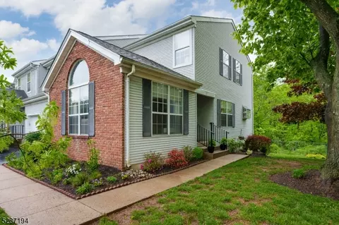 131 Grantham Dr, Somerset, NJ 08873