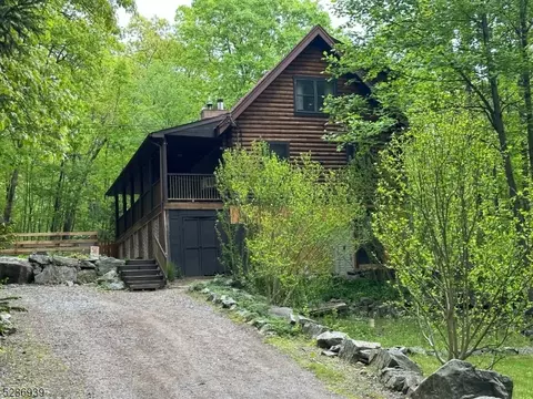 2 Grove Trl, Vernon, NJ 07462