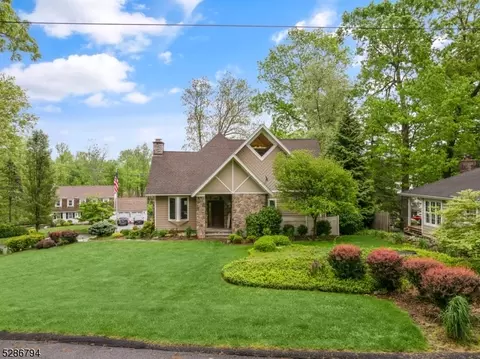 2 Grove Ter, Sparta, NJ 07871