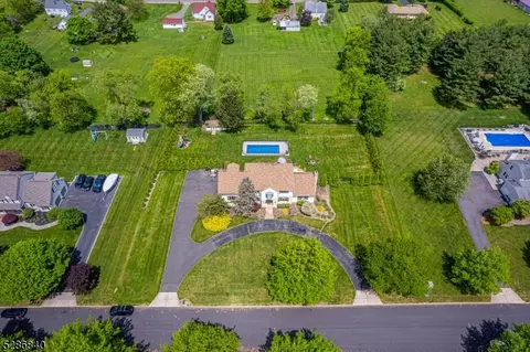 6 Ewing Dr, Flemington, NJ 08822 photo 2