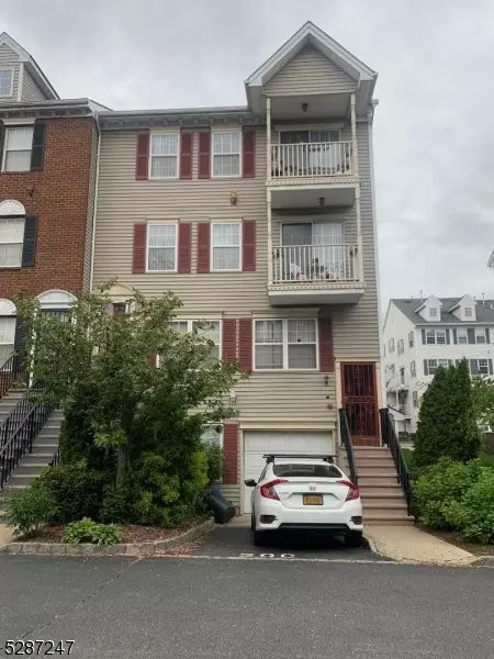45 Yancy Dr, Newark, NJ 07103