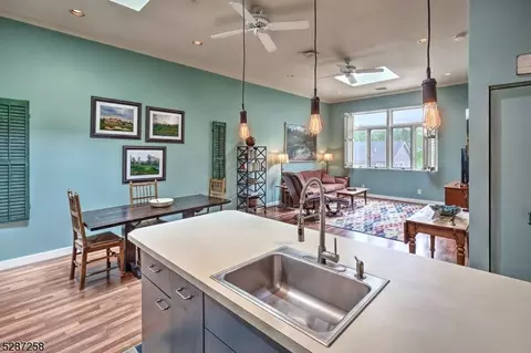 211 Main St #10, Gladstone, NJ 07934