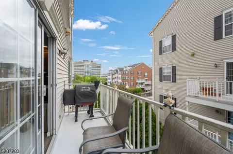 64 Vaughan Dr, Newark, NJ 07103 photo 7