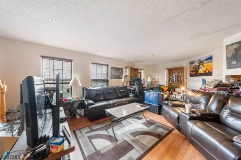 64 Vaughan Dr, Newark, NJ 07103 photo 3