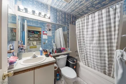 64 Vaughan Dr, Newark, NJ 07103 photo 12