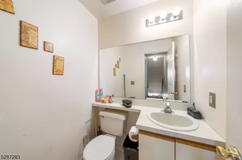 64 Vaughan Dr, Newark, NJ 07103 photo 5