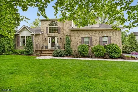 7 Steeple Chase Ct, Bedminster, NJ 07921