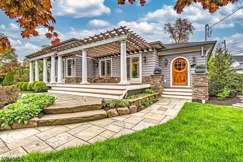 44 N Shore Rd, Denville, NJ 07834