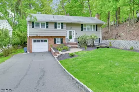 216 Hiawatha Blvd, Oakland, NJ 07436