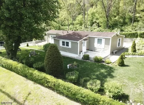 93 Swartswood Rd, Newton, NJ 07860