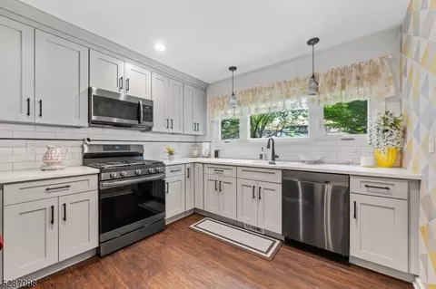 502 Brookside Ln, Hillsborough, NJ 08844