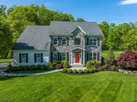 6 Stone Signpost Rd, Flemington, NJ 08822