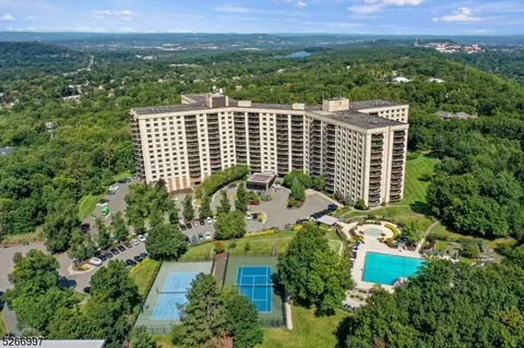 2 Claridge Dr #7DW, Verona, NJ 07044