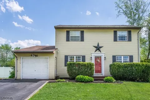 16 Hillery Dr, Mount Olive, NJ 07836