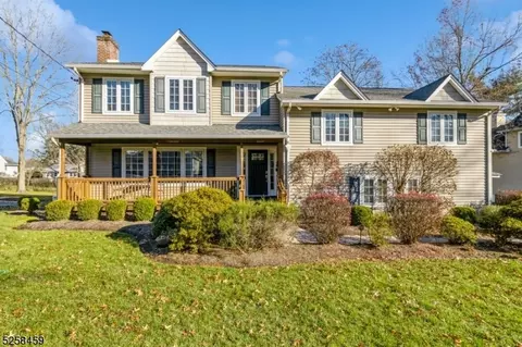25 Ridgewood Dr, Livingston, NJ 07039
