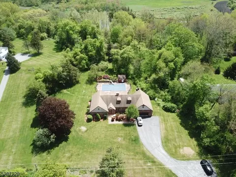 104 Meadows Rd, Lafayette, NJ 07848