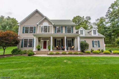 33 Zellers Rd, Washington Twp, NJ 07853