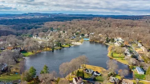 3 Lake Dr, Boonton, NJ 07005