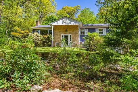 54 E Glen Rd, Denville, NJ 07834