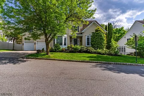 15 Independence Trl, Totowa, NJ 07512