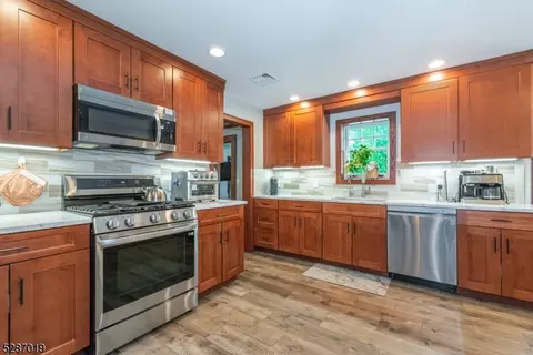 18 Hazel Ter, Nutley, NJ 07110 photo 8