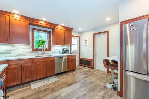 18 Hazel Ter, Nutley, NJ 07110 photo 6