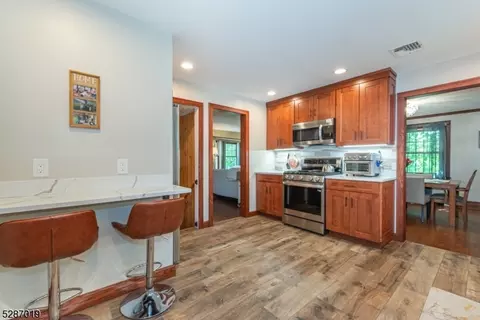 18 Hazel Ter, Nutley, NJ 07110 photo 9