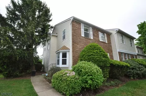 138 Castle Pointe Blvd, Piscataway, NJ 08854
