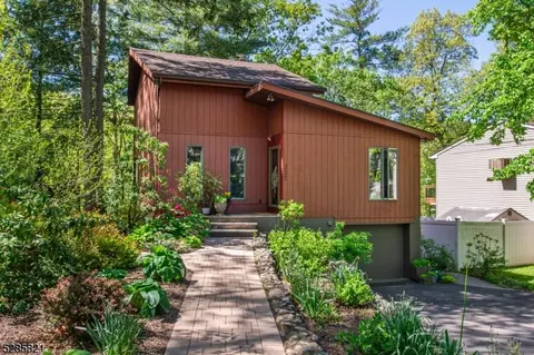 337 Skyline Lake Dr, Ringwood, NJ 07456