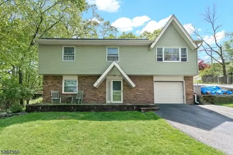27 Mountain Trl, Hopatcong, NJ 07843