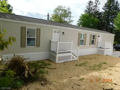 83 Back St, Oxford, NJ 07863