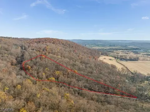 90 Halfway House Rd, Franklin Twp, NJ 07882