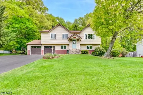 15 Brookside Dr, Mount Olive, NJ 07828