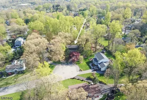 5 Cherokee Ct, Montville, NJ 07045