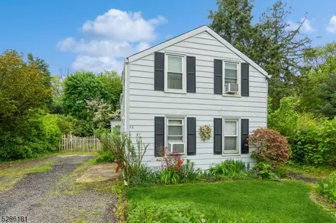 48 Elm St, Franklin Twp, NJ 08873