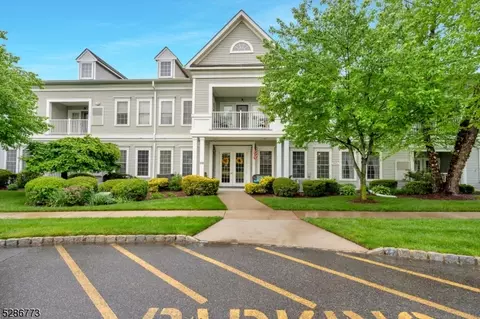 2018 Brookfield Glen Dr #18, Belvidere, NJ 07823